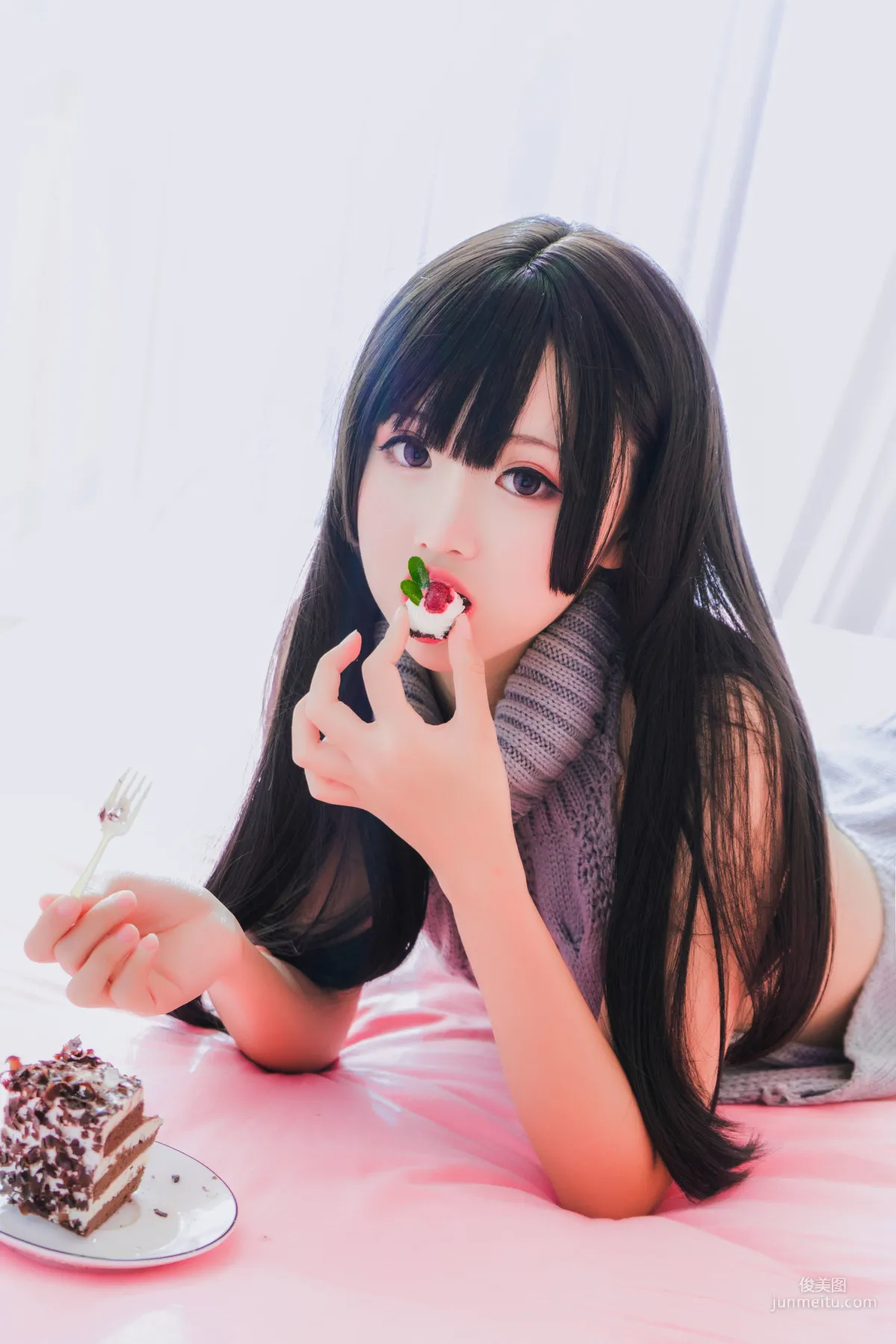 面饼仙儿《露背毛衣！！》 [福利COSPLAY] 写真集