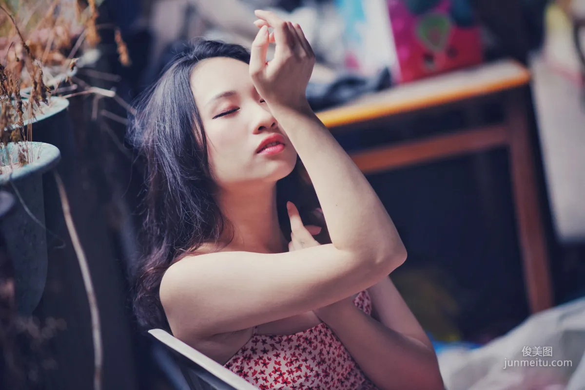 岑晴晴《慵懒的性感》 [制服の女生]写真集