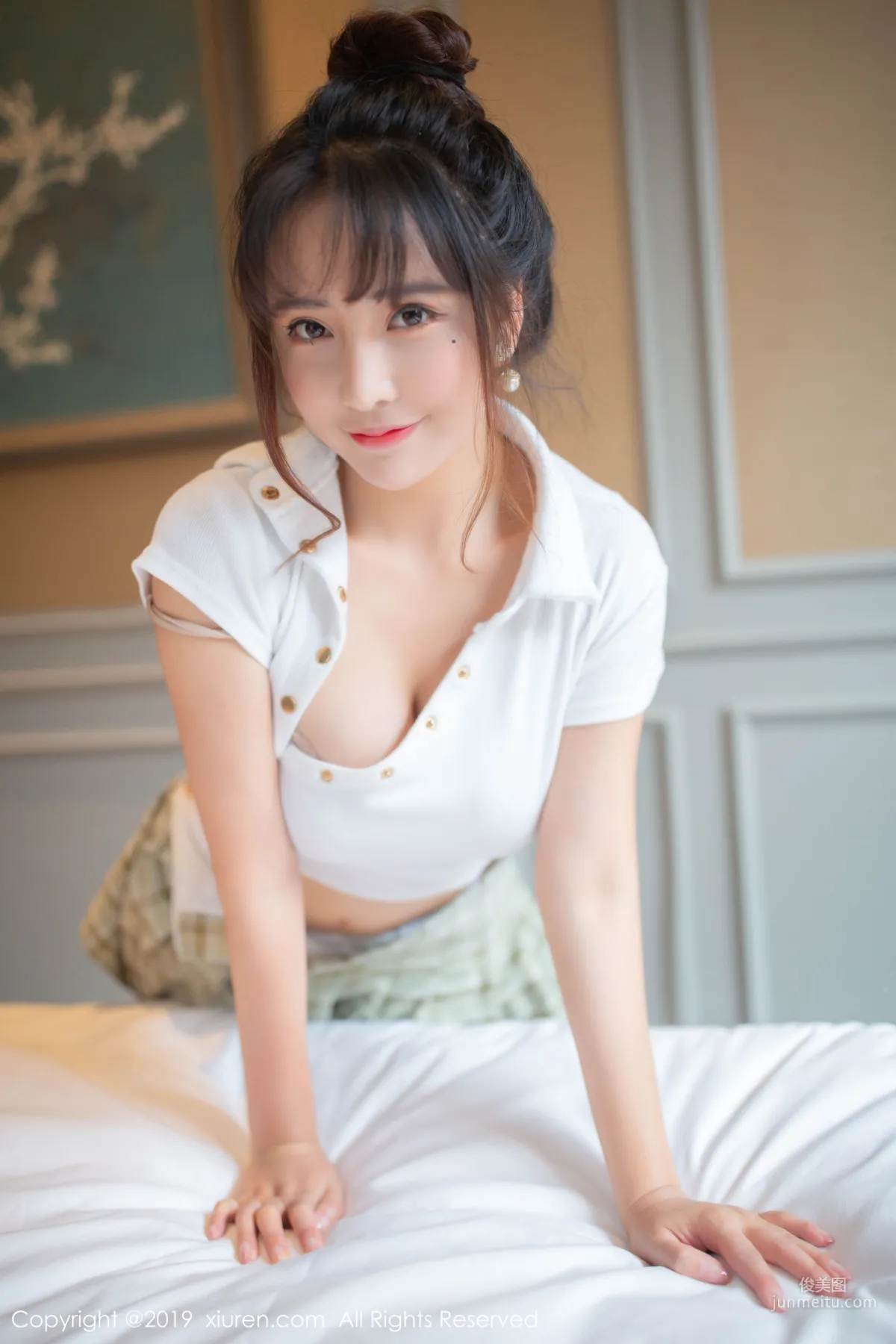 陶喜乐_lele《性感学生装下凹凸曼妙身姿》 [秀人XIUREN] No.1705 写真集