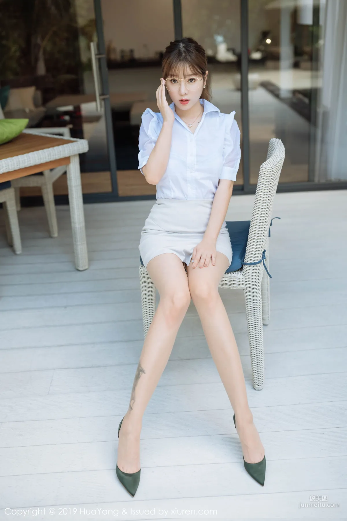 王雨纯《教师角色主题的私房魅惑》 [花漾HuaYang] Vol.195 写真集