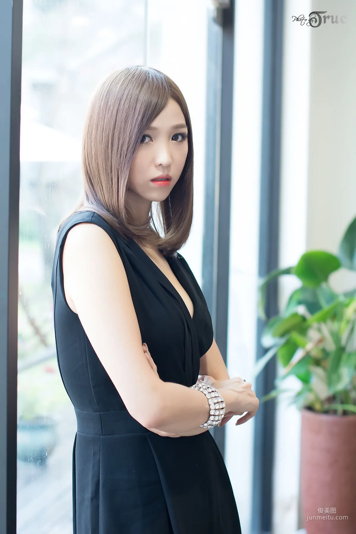 李恩慧《黑裙女强人》写真集