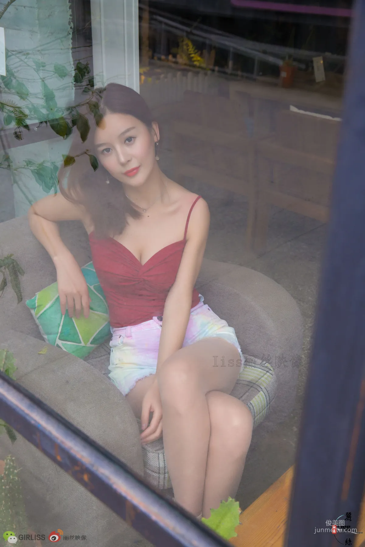 [丽丝映像LISS] 《梁冰的红螺旋与肉丝》 写真集