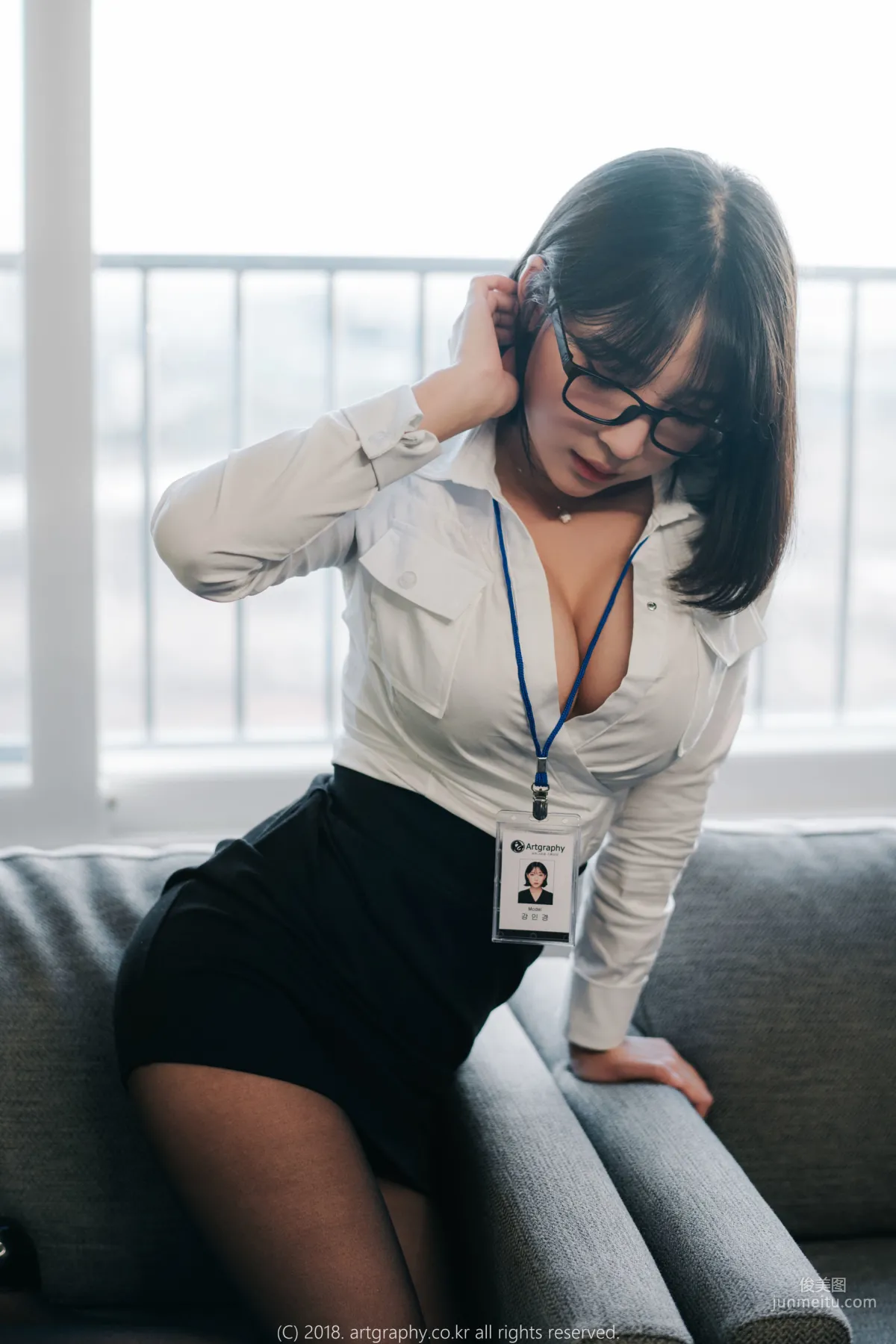 巨乳少女姜仁卿《黑丝制服+女仆诱惑》 [ARTGRAVIA] 写真集