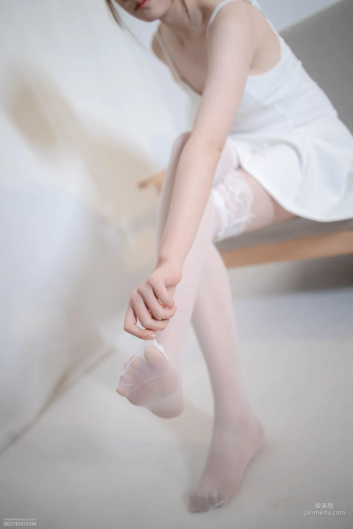 Aika《蕾丝薄高筒白丝》 [森萝财团] JKFUN-046 写真集