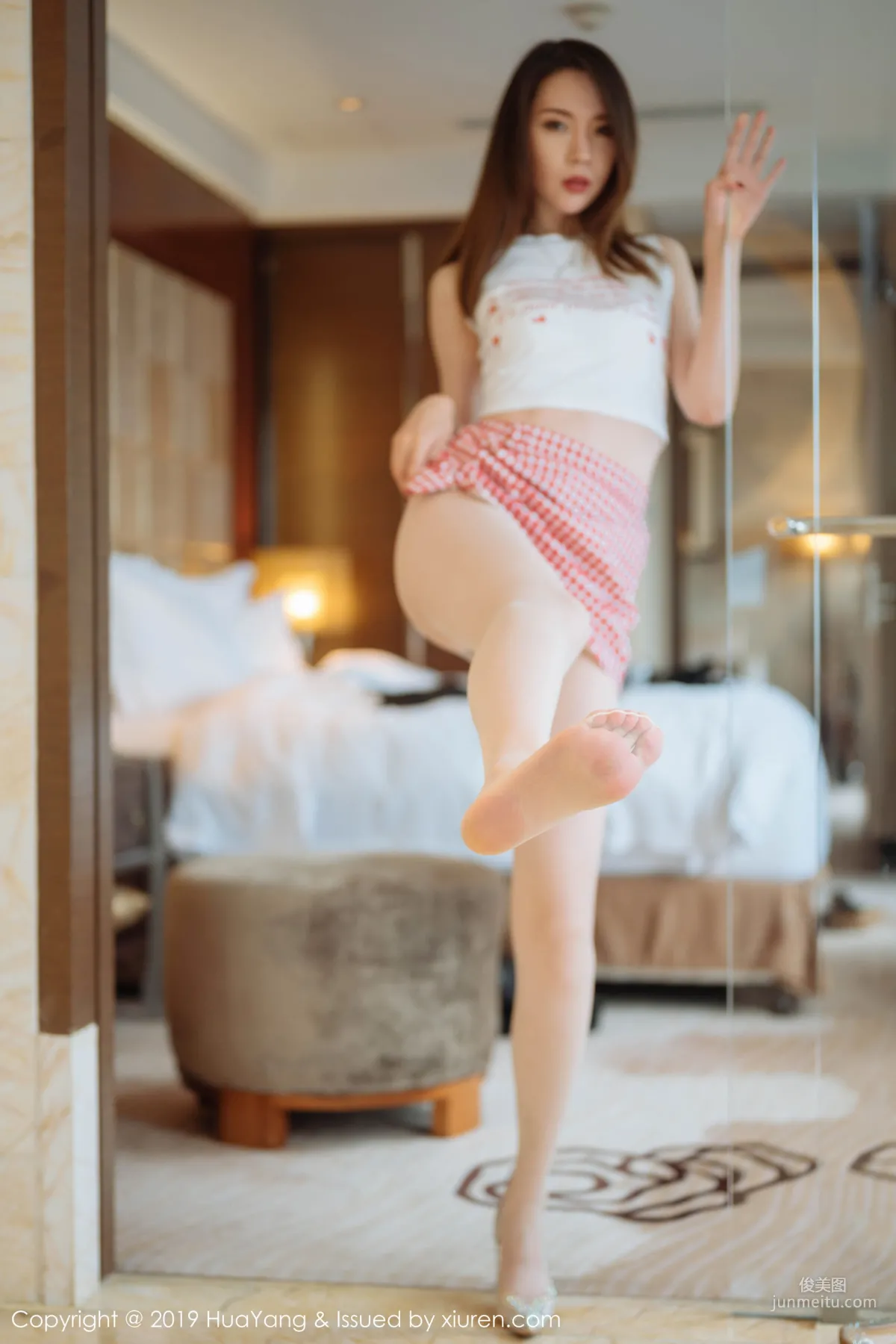 梦心月《真空丝袜下美腿》 [花漾HuaYang] Vol.182 写真集