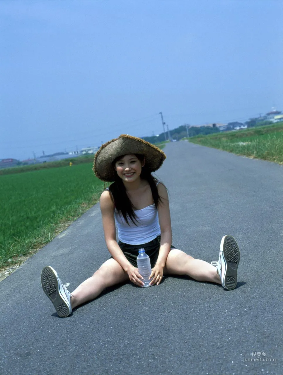 Ai Takahashi 高橋愛 [Hello! Project Digital Books] Vol.16 写真集