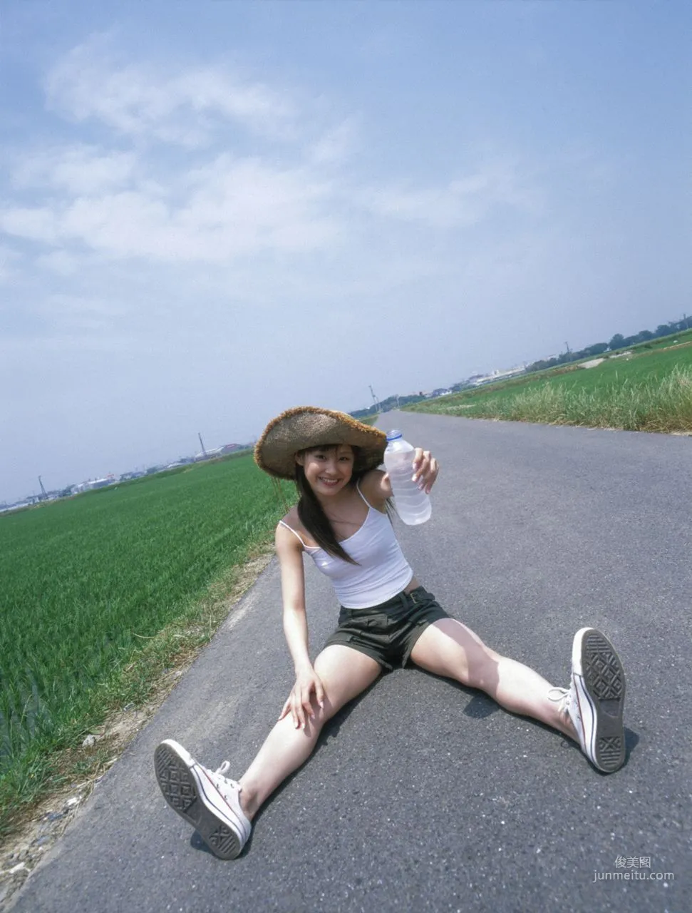 Ai Takahashi 高橋愛 [Hello! Project Digital Books] Vol.16 写真集