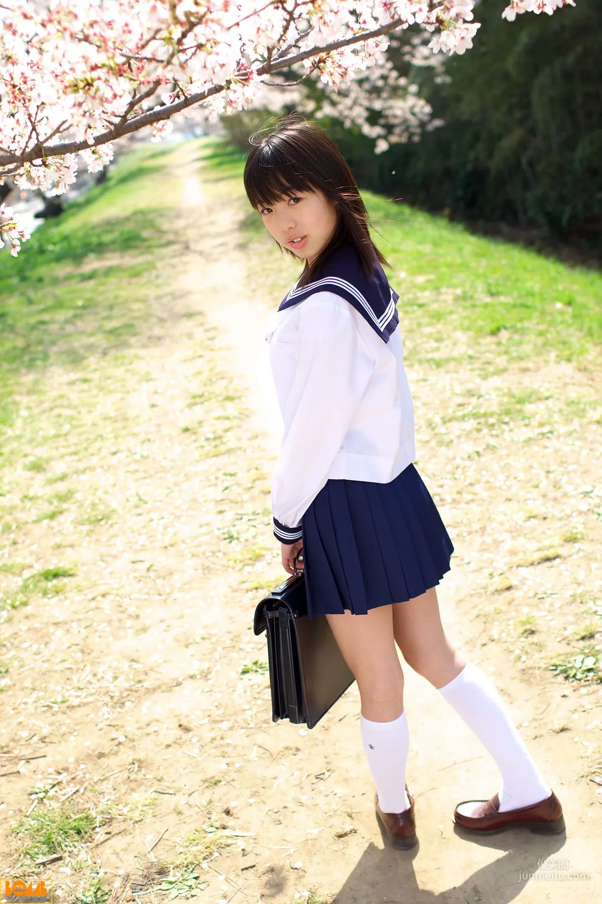 [Bomb.TV] 2008年08月刊 山下菜菜子/新実菜々子 Nanako Niimi 写真集