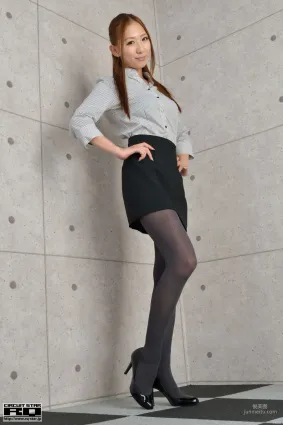 [RQ-STAR] NO.00991 Yui Iwasaki 岩崎由衣 Office Lady 黑丝OL美腿 写真集