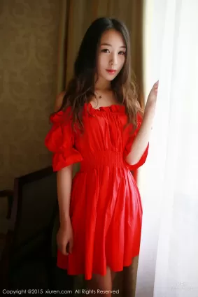 梓萱Crystal《连衣裙+热裤+网袜制服》 [秀人网XiuRen] No.347 写真集
