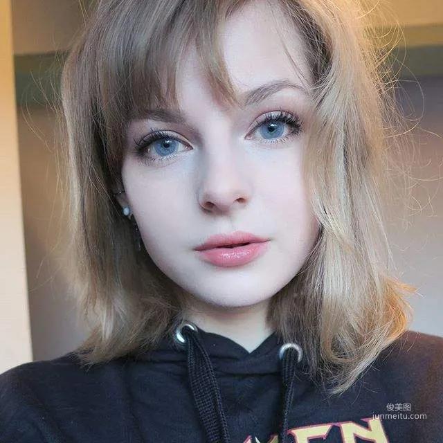 荷兰与新加坡混血正妹「Ella Freya」宝石般的眼睛让人看得目不转睛