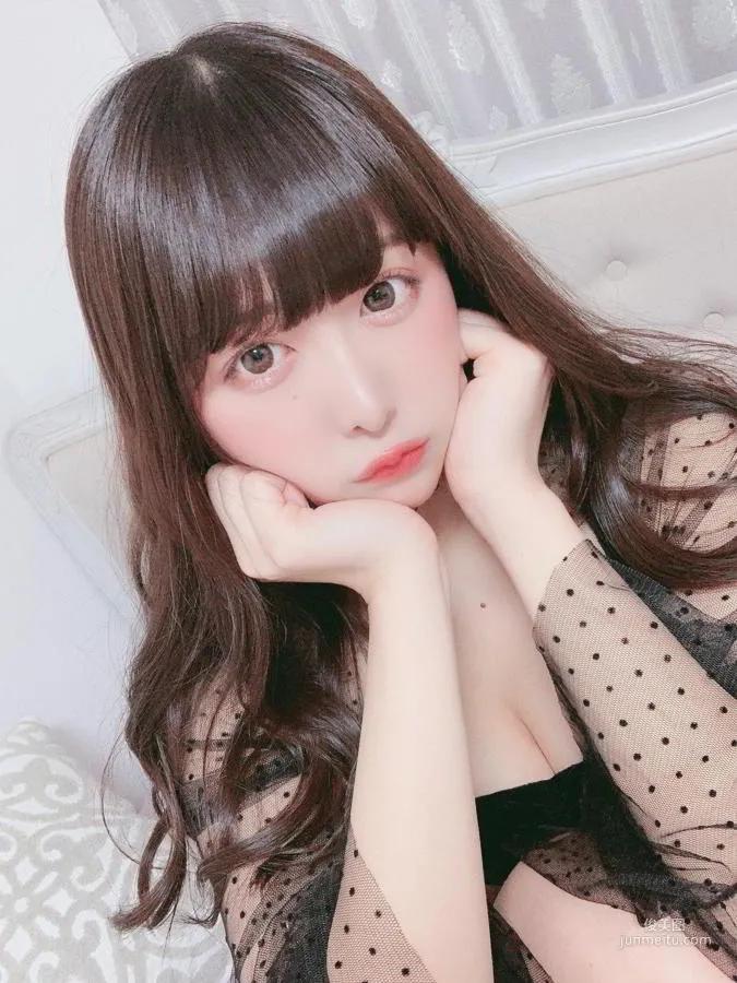 「鸭子坐」太诱惑!萌妹《真岛なおみ》美腿竟也这么修长!