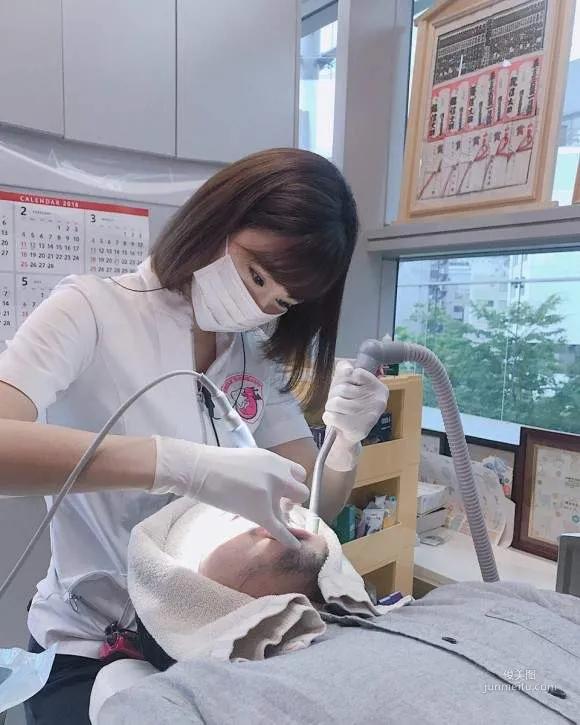 正妹洁牙师《西原爱夏》发炎的我愿意天天到诊所报到请她帮我消肿