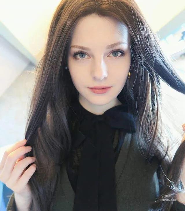 荷兰与新加坡混血正妹「Ella Freya」宝石般的眼睛让人看得目不转睛