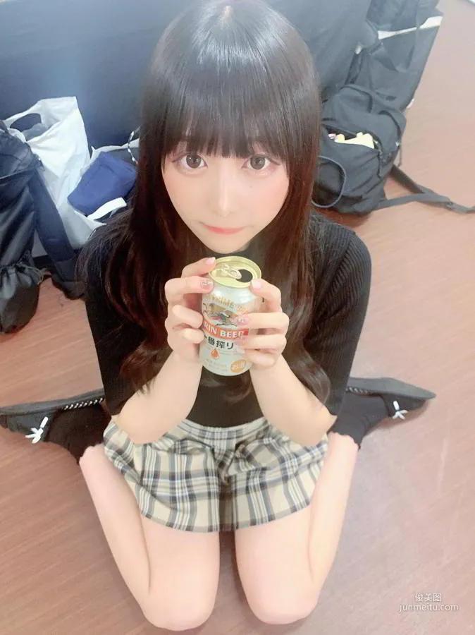 「鸭子坐」太诱惑!萌妹《真岛なおみ》美腿竟也这么修长!