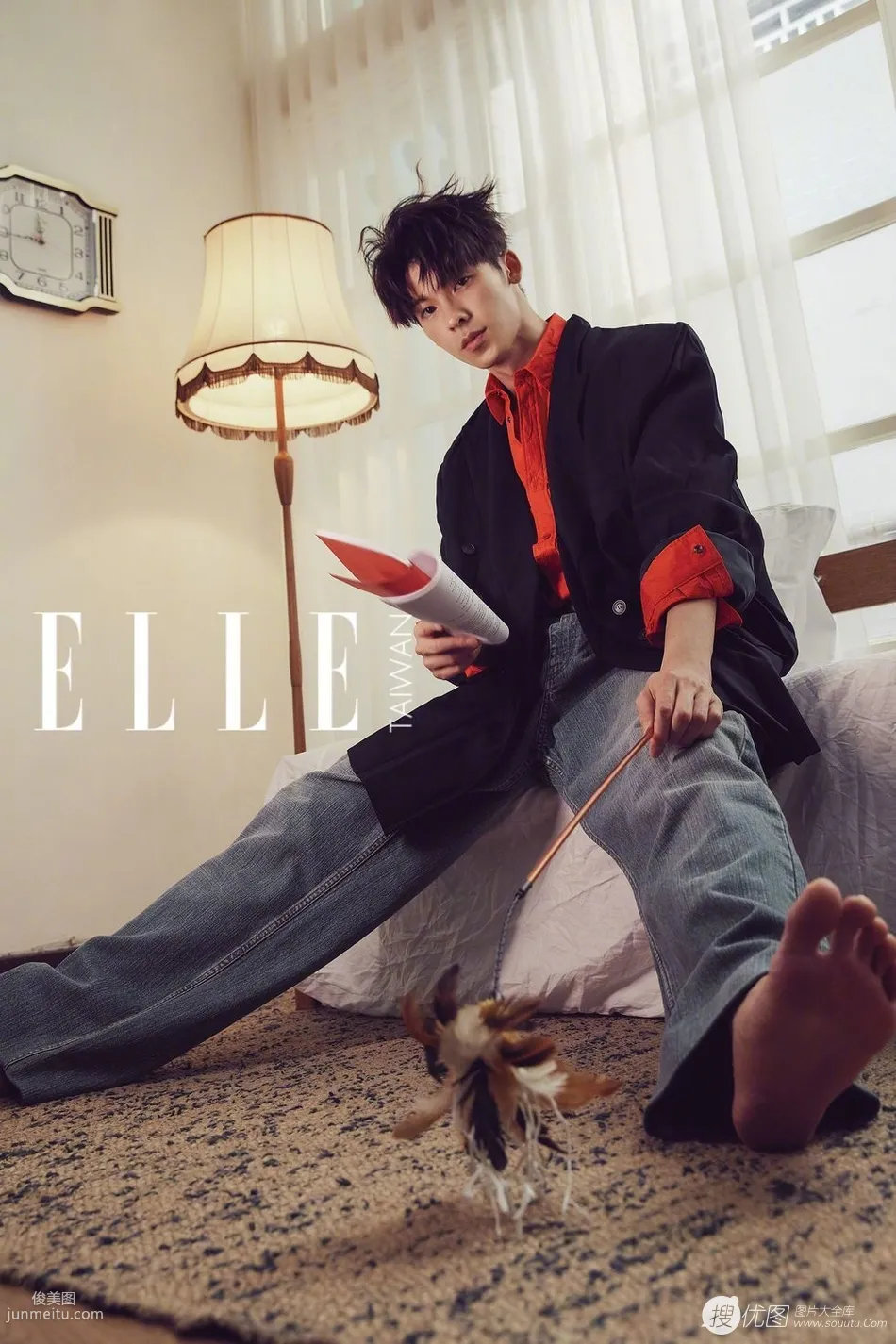 台湾帅气演员许光汉时尚潮流穿着登《ELLE》杂志写真图集