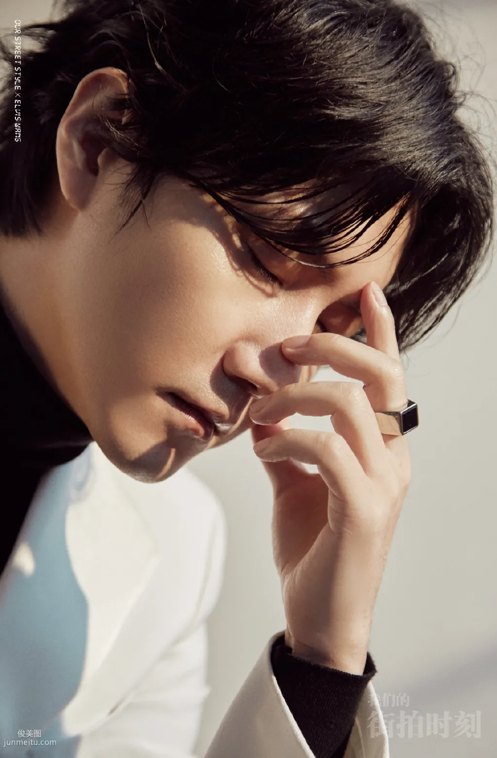 辽宁帅气男低音歌手王晰黑白配写真登杂志封面照片图集