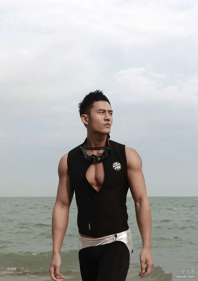 亚洲男模顾又铭各类写真大片
