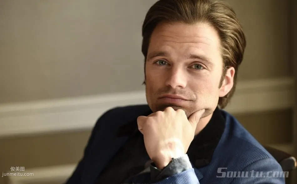 西装帅哥塞巴斯蒂安-斯坦（Sebastian Stan）写真