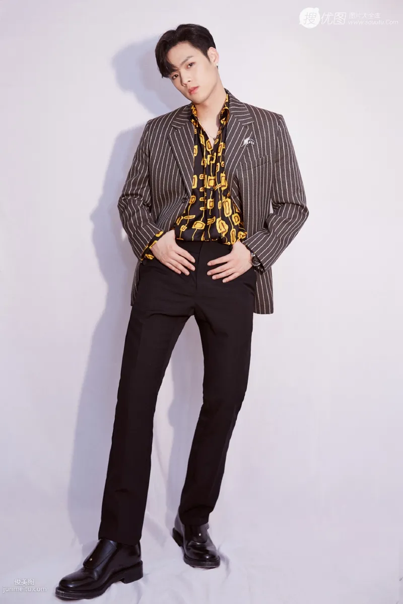 台湾演员，歌手董又霖（Jeffrey）帅气西装写真图片