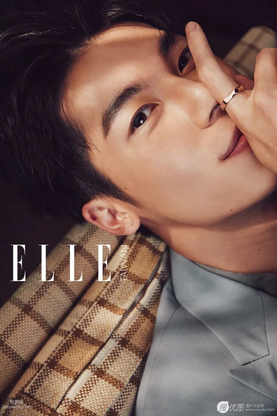 台湾帅气演员许光汉时尚潮流穿着登《ELLE》杂志写真图集