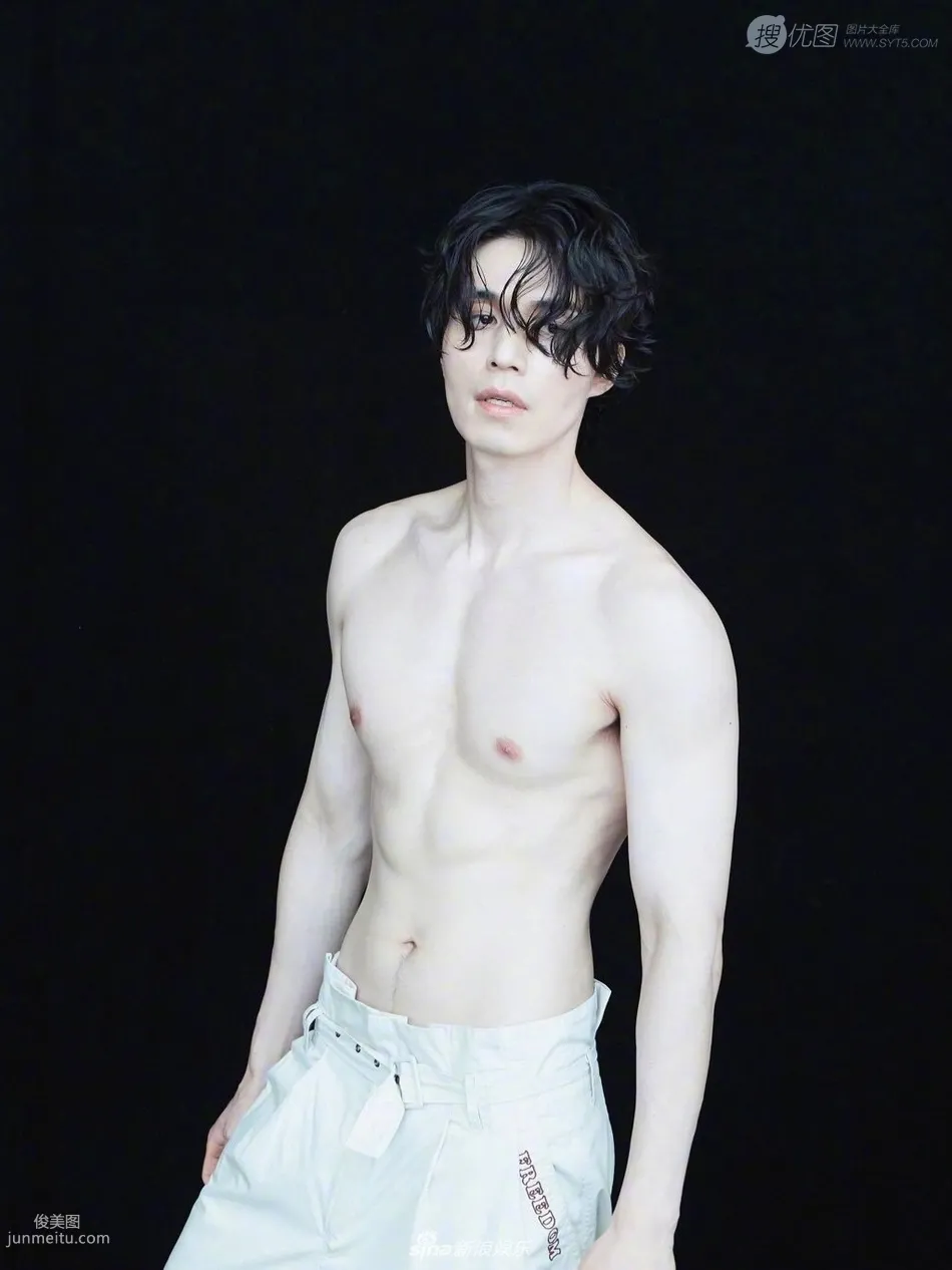 肌肉男李栋旭高清肌肉写真图片，尽显完美身材比例