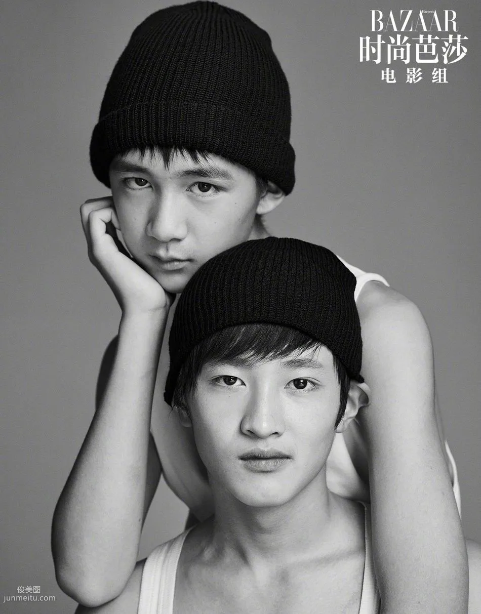 网剧《隐秘的角落》小帅哥演员荣梓杉、史彭元黑白写真杂志图片