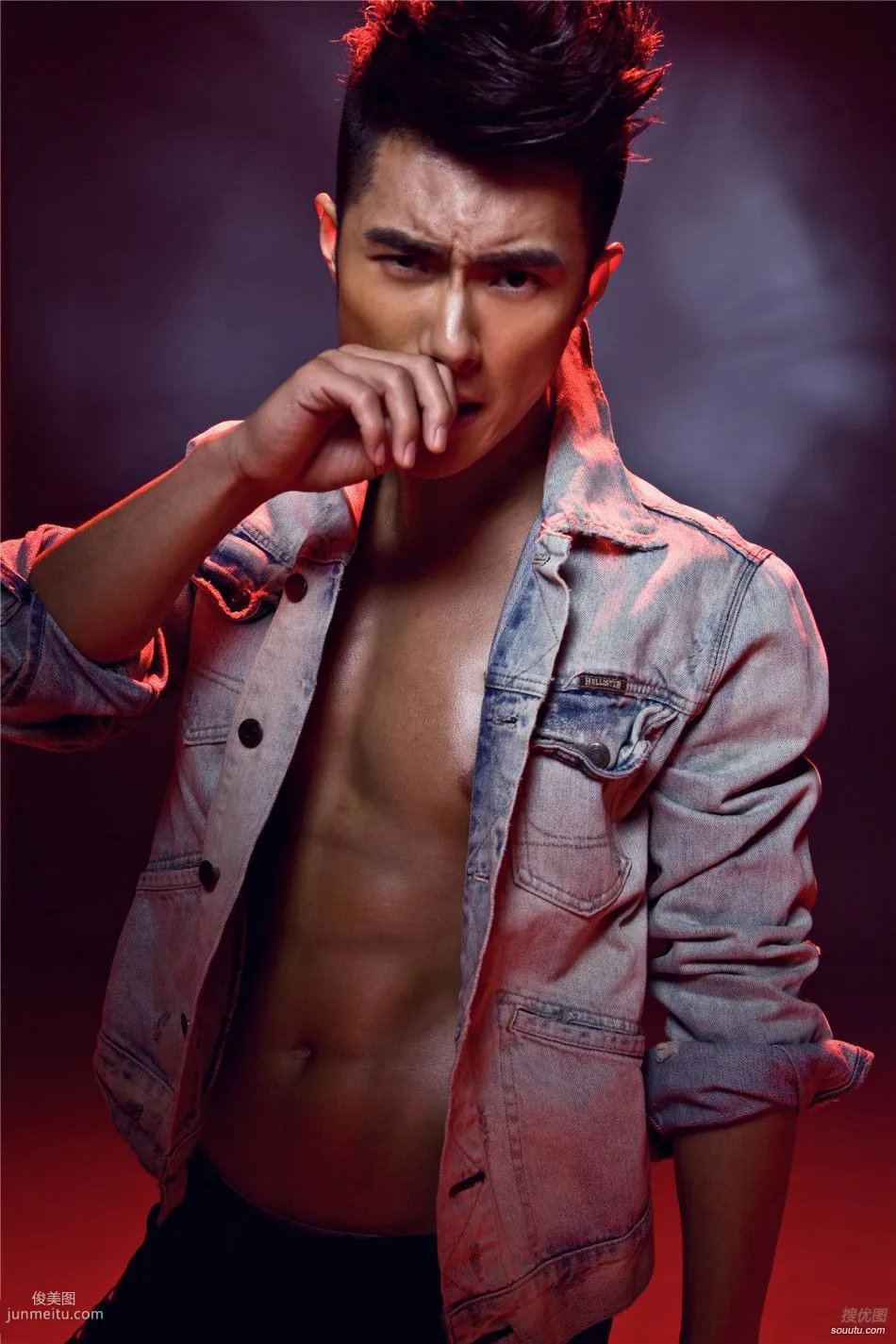 沈泰肌肉写真-酷帅硬朗男人味十足