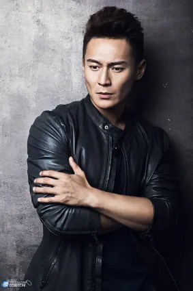 魅力型男刘冠翔俊朗时尚写真-展肌肉秀身材