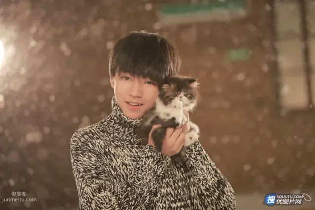 阳光小帅哥TFBOYS清新唯美在雪中写真