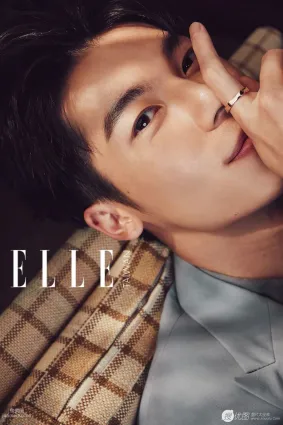 台湾帅气演员许光汉时尚潮流穿着登《ELLE》杂志写真图集