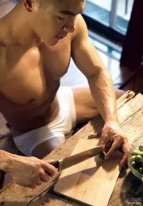 肌肉男模帅哥下厨房-下得厨房好男人