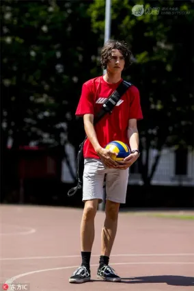好看的欧美男模们街拍图片，看下台后的他们日常穿搭