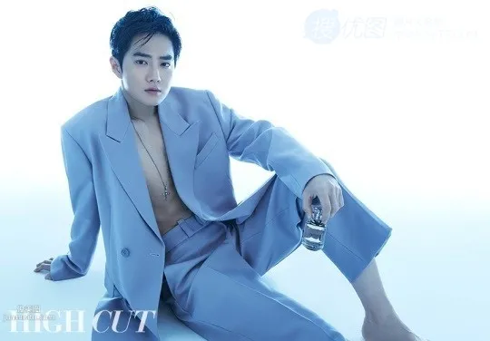 帅哥SUHO（金俊勉）代言香水帅气好看湿发写真图片
