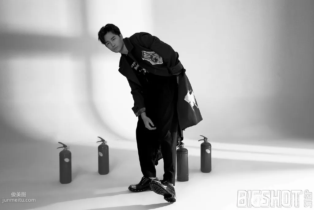 三栖明星帅哥徐志贤高清黑白写真杂志照片