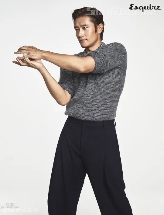 韩国男星李秉宪时尚杂志封面图片