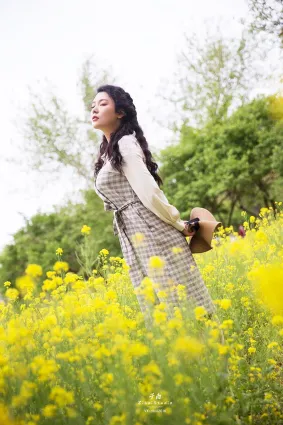[TouTiao头条女神] 2020.04.20 油菜花的晴天 钟晴