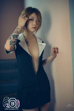 [TouTiao头条女神] 2019-11-22 楼梯间的长腿女秘书 李温柔