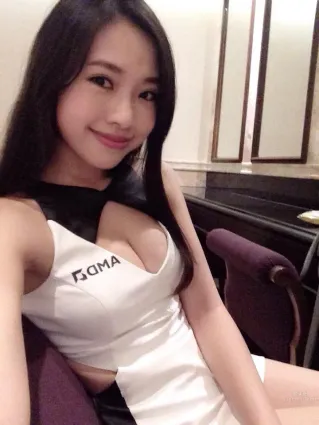蔡昀洁(蔡昀潔)- 辣妹爱运动深邃事业线令人脸红心跳
