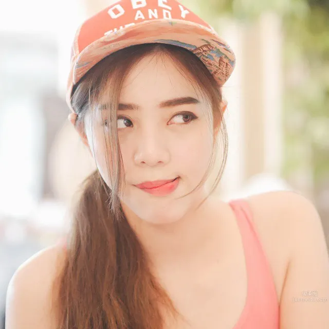 Hansa Wattanawongsiri- 戏剧系学生担任模特儿