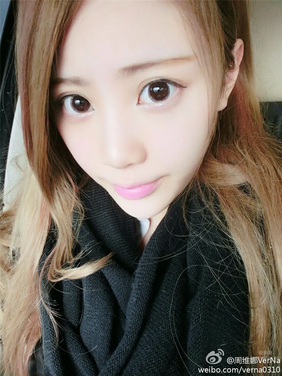 周维娜VerNa- 电眼美女浓妆淡抹图片