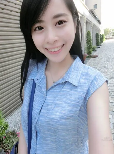 陈容梵- 肤白甜美正妹