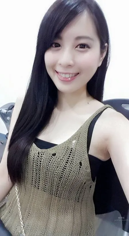 陈容梵- 肤白甜美正妹