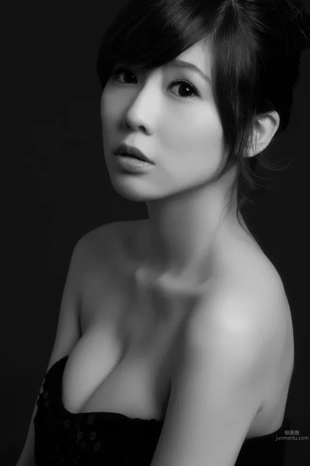 蓝妍宁(藍筠筑)- 童颜萌系猫娘～