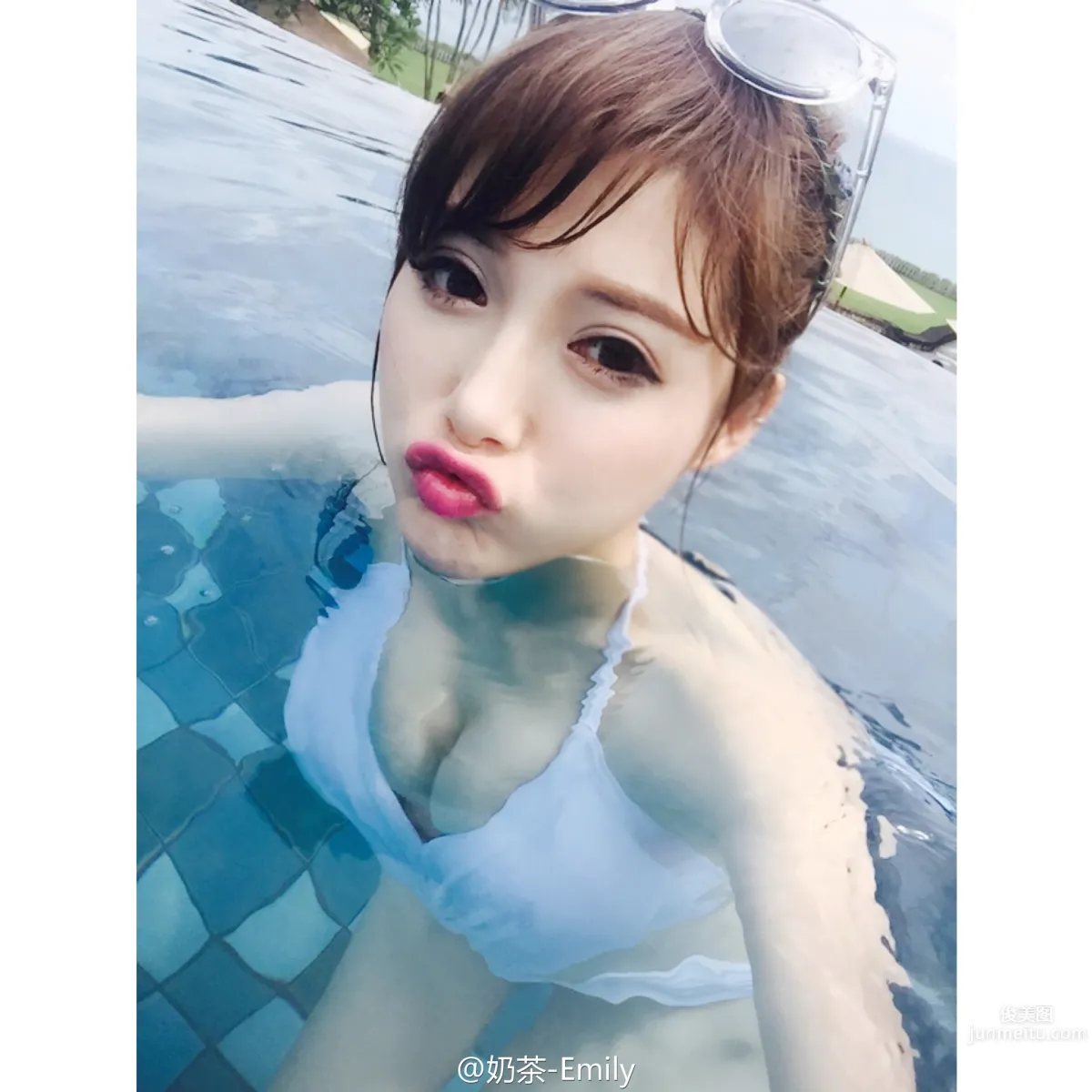 奶茶Emily- 甜美正妹私房照