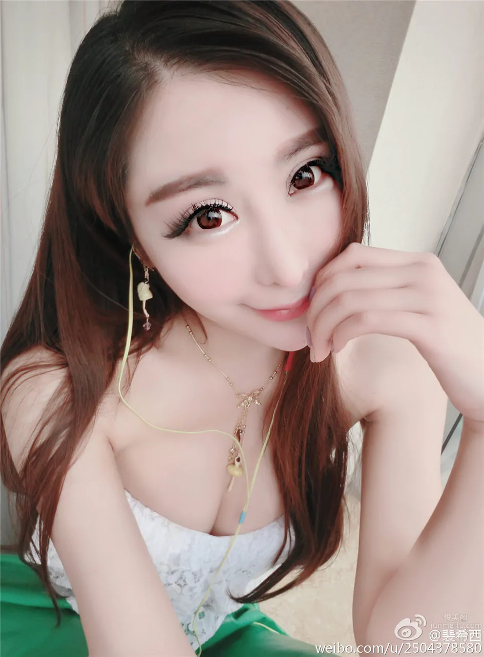 裴希西- 大奶美女感自拍美图