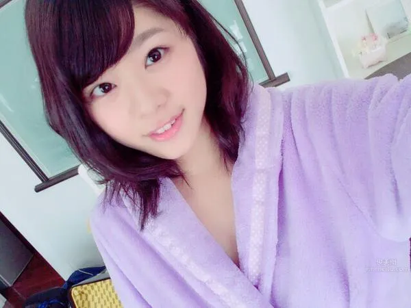 碧风歌- 肉感小美女私房照