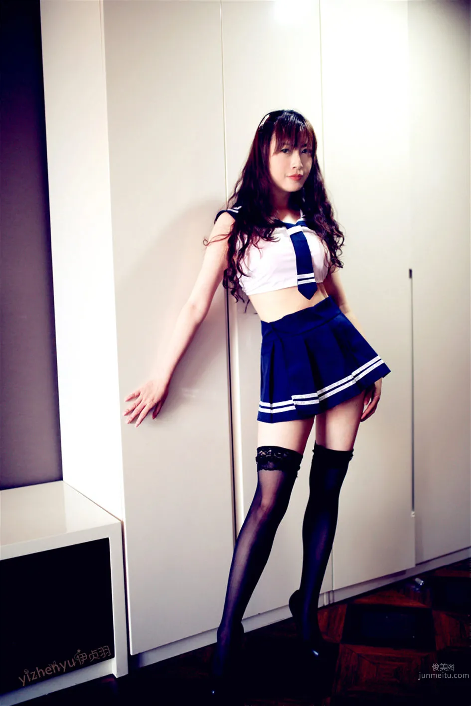 伊贞羽 - 腿模水手服制服丝袜写真