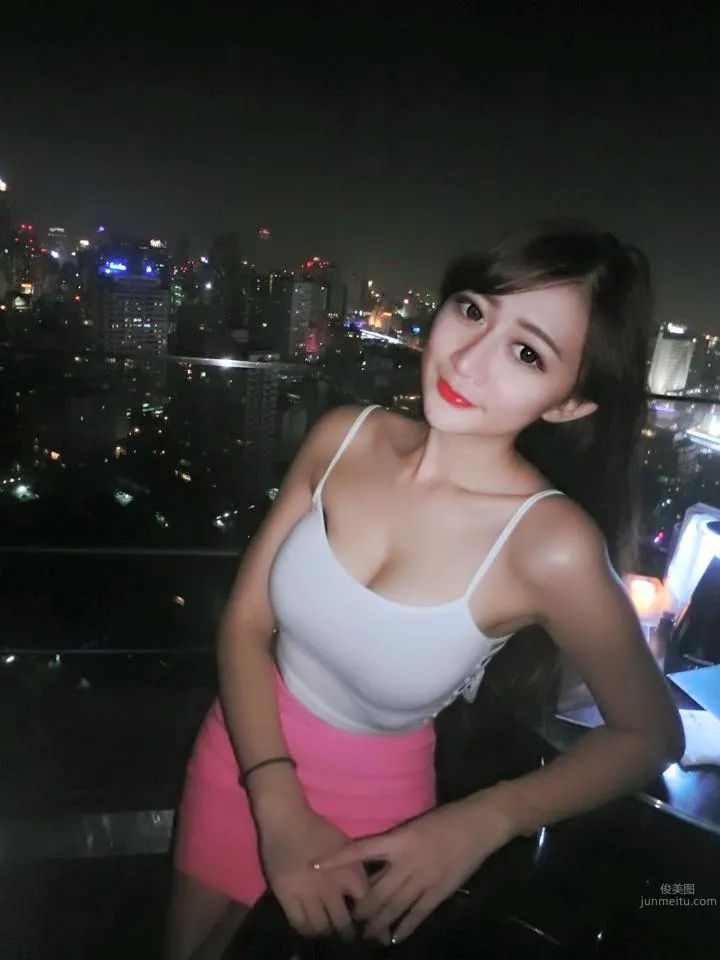 温蒂(谢宜妏)- 淡江D奶比基尼美图