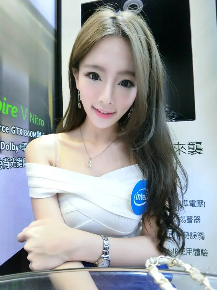 周盈欣- 好萌的甜美外拍正妹